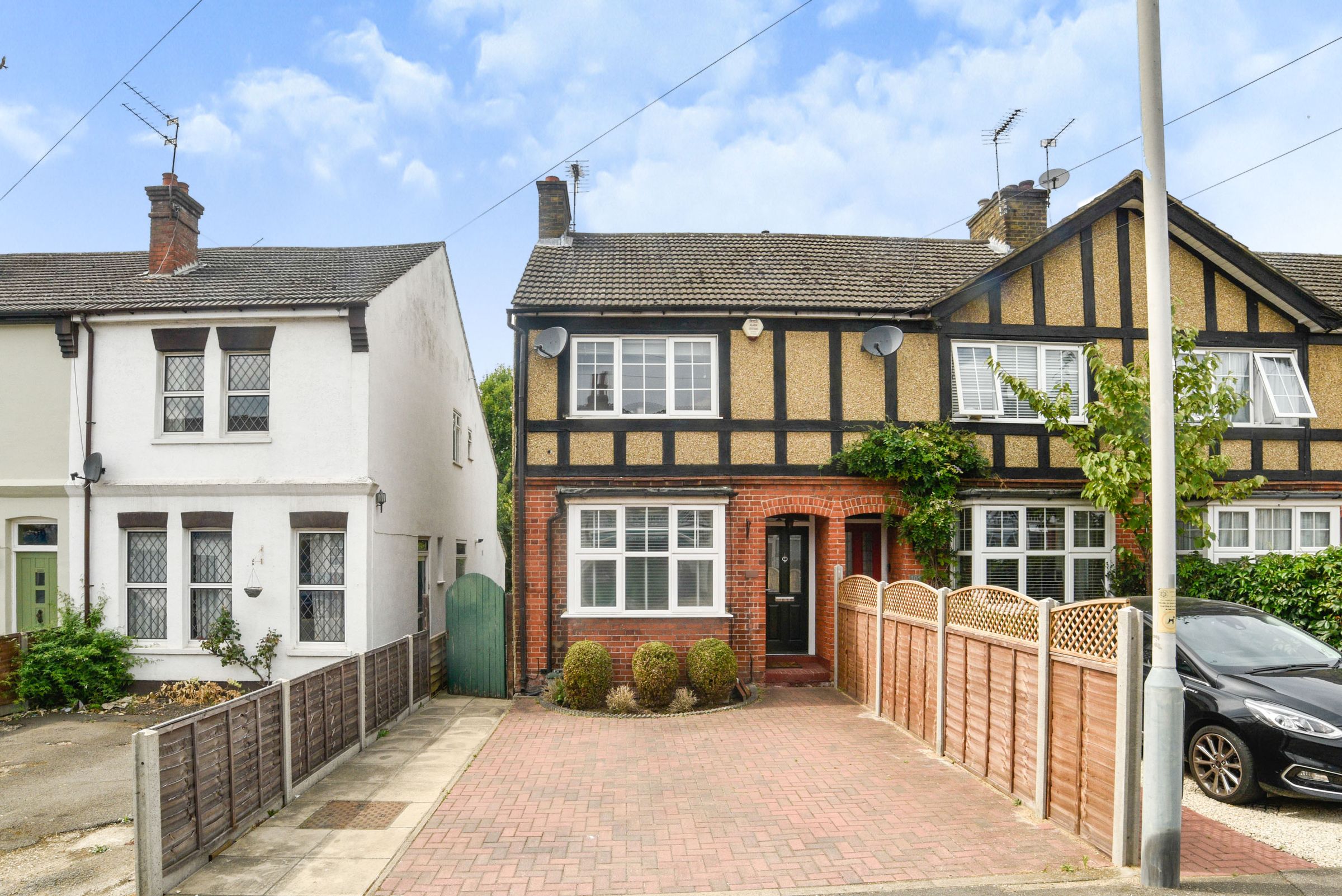 2 bed end terrace house for sale in High Street, Northwood, Middlesex