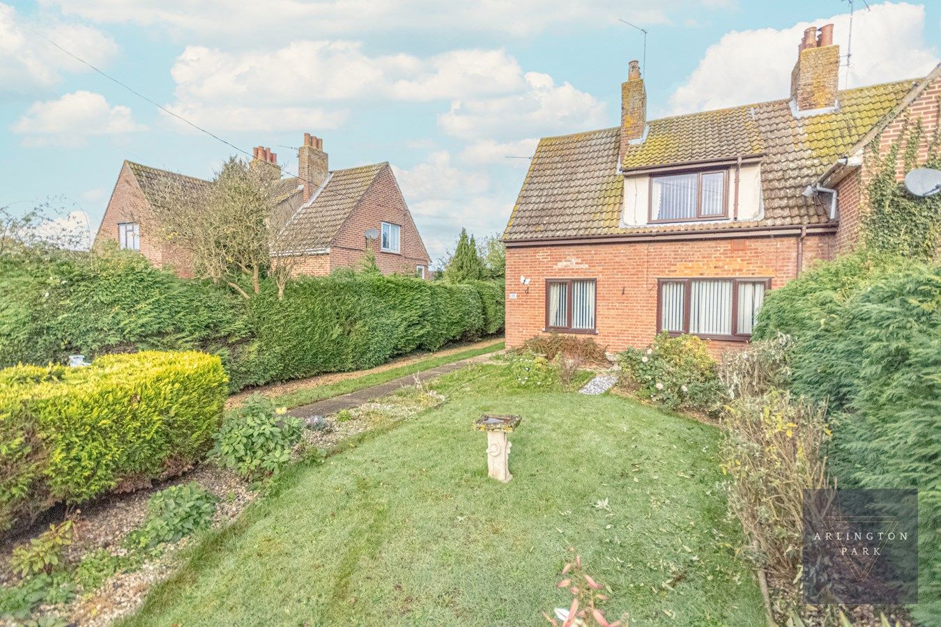 3 bed semidetached house for sale in Chapel Road, Hainford, Norwich