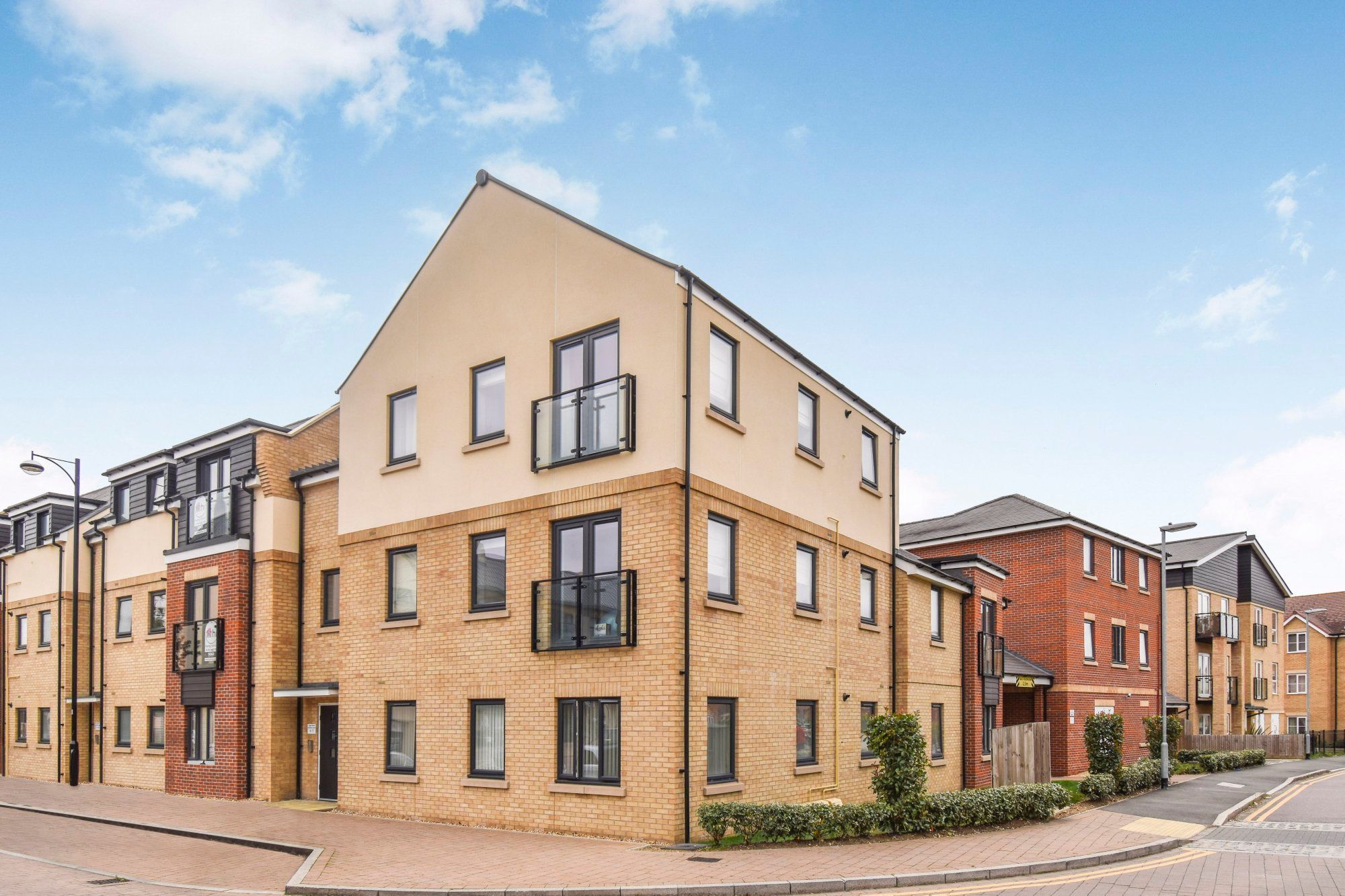 2 bed flat for sale in Elgar Place, Sullivan Court, Biggleswade SG18
