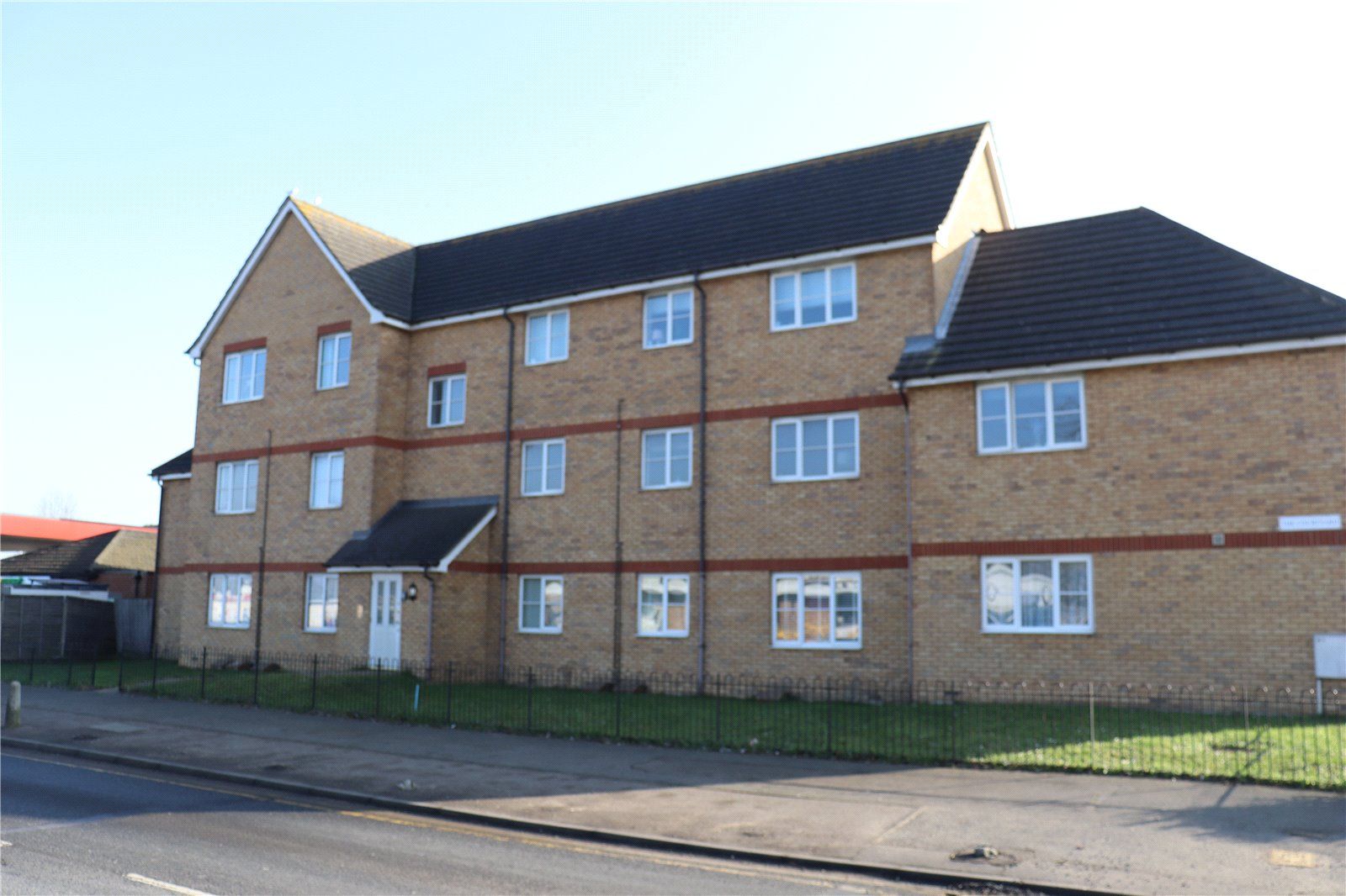 2 bed flat for sale in Whitmore Way, Basildon, Essex SS14 Zoopla