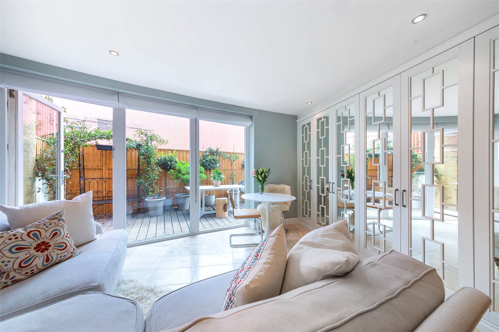 1 bed flat to rent in Virdian Apartments, 75 Battersea Park Road