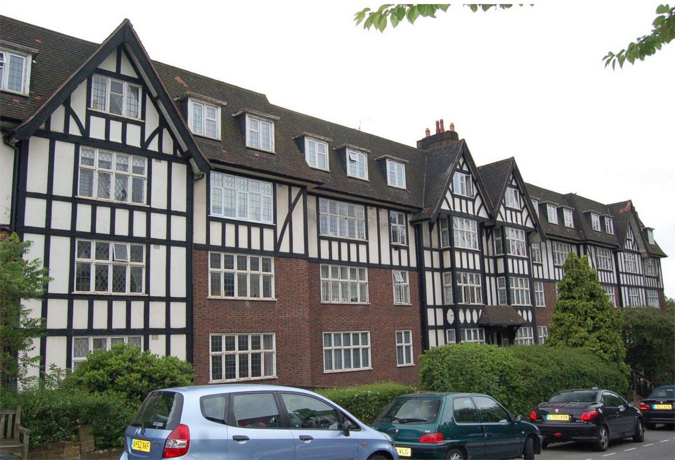 22 Lyndale Avenue, Wendover Court, Finchley Road, London NW2  