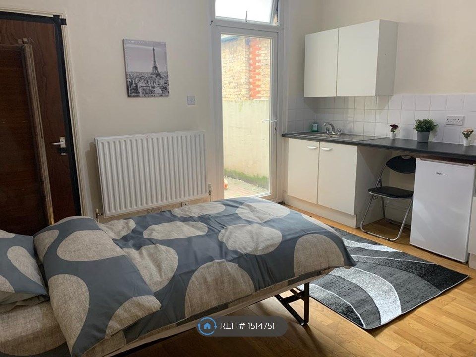 Studio to rent in Green Lanes, London N13 Zoopla