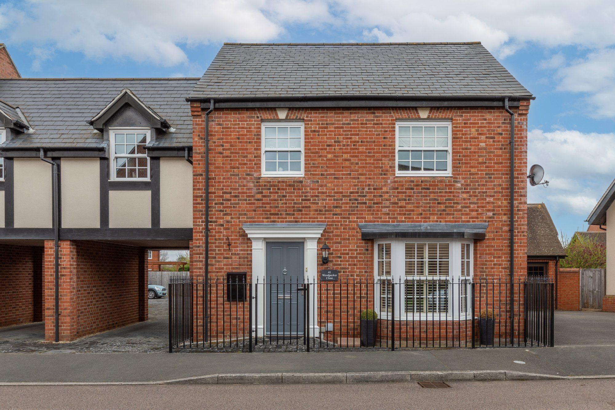 3 bed linkdetached house for sale in Woodpecker Close, Great Barford
