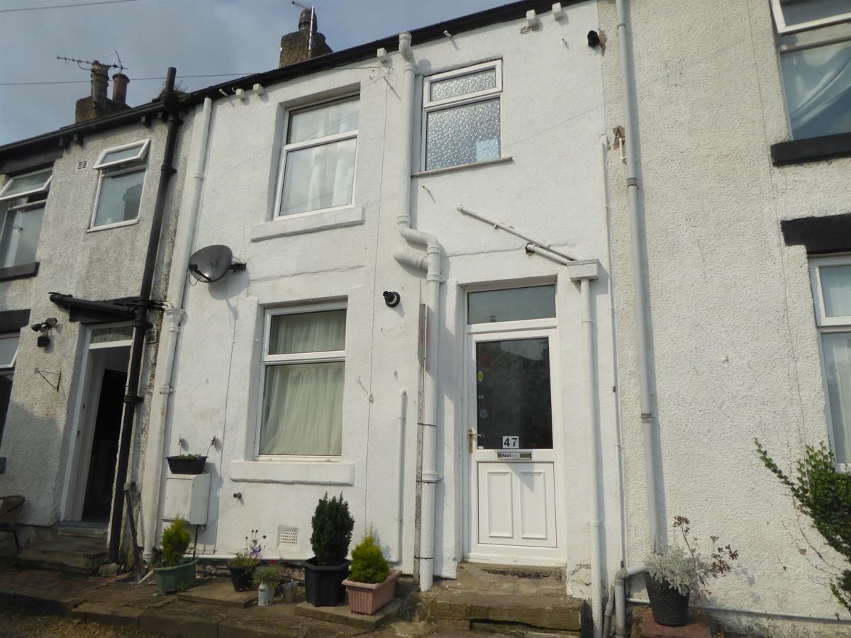 1 bed terraced house to rent in Manns Buildings, Birstall, Batley WF17