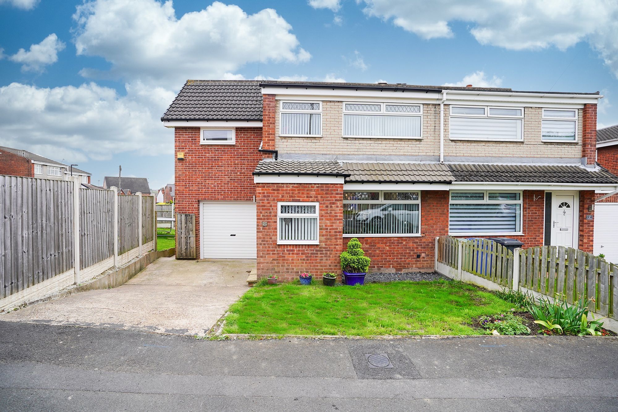 4 bed semidetached house for sale in Garden Close, New Whittington S43