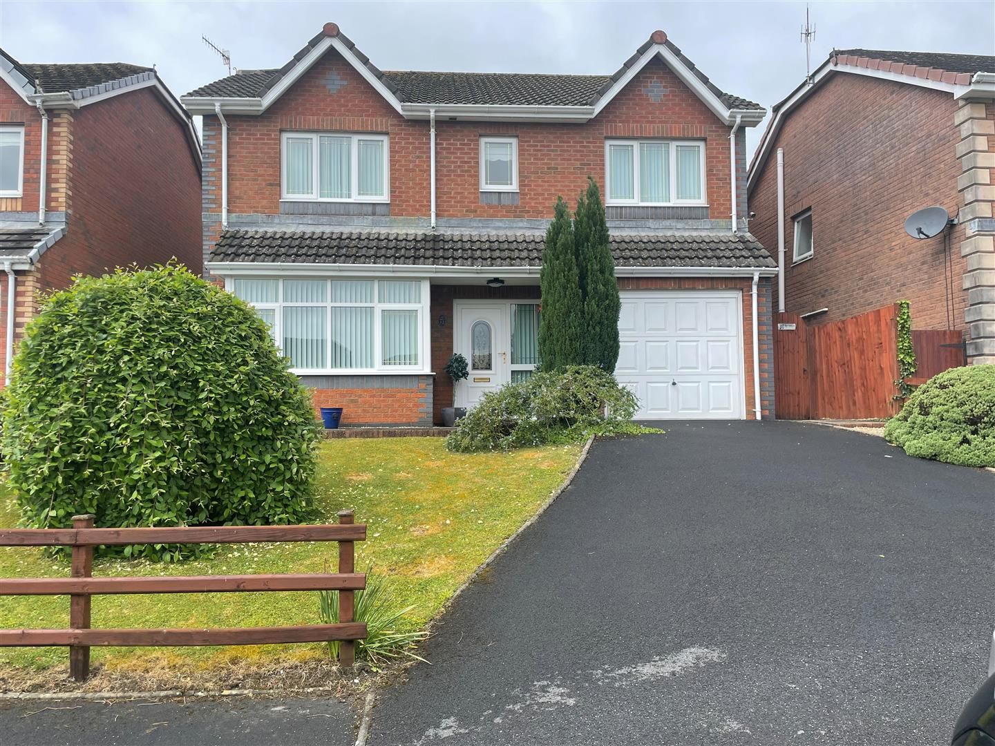 4 bed detached house for sale in Aber Llwchwr, Llangennech, Llanelli