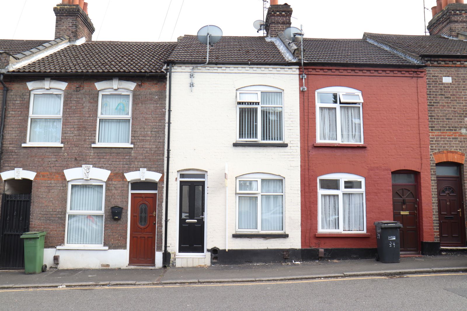 3 bed terraced house for sale in Cromwell Road, Luton LU3 Zoopla