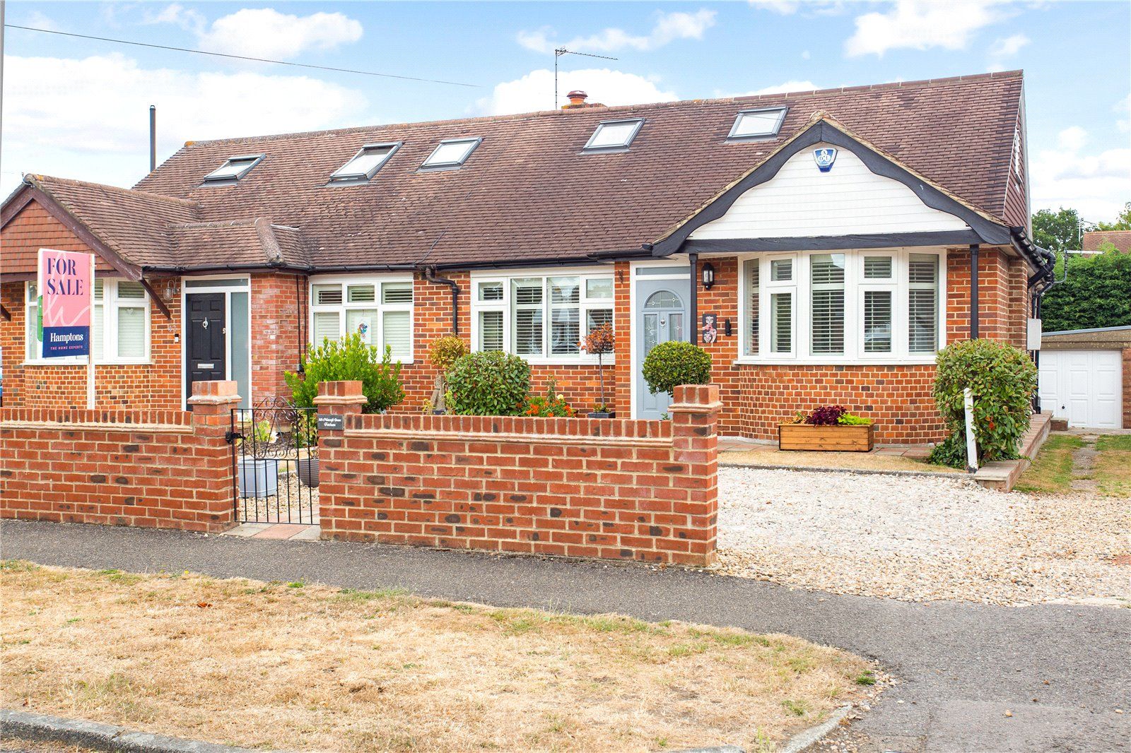 4 bed semidetached house for sale in Nutcroft Grove, Fetcham