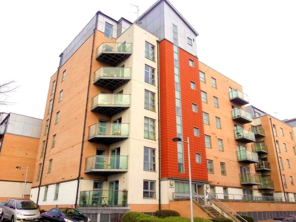 2 bed flat for sale in Queen Mary Avenue, South Woodford, Essex E18