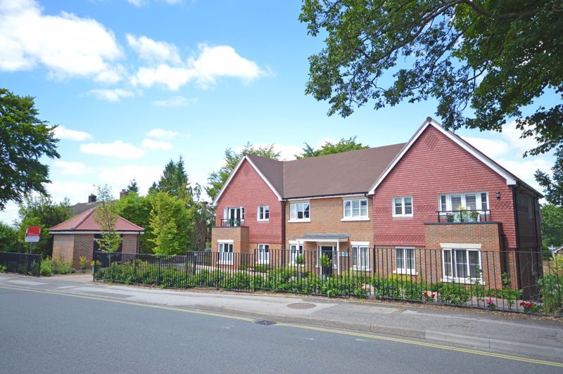 2 bed flat to rent in Headley Road, Grayshott, Hindhead GU26 Zoopla
