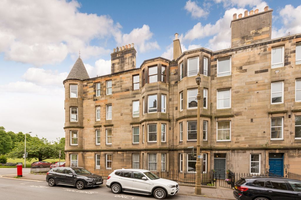 82/13 Harrison Gardens, Edinburgh EH11  