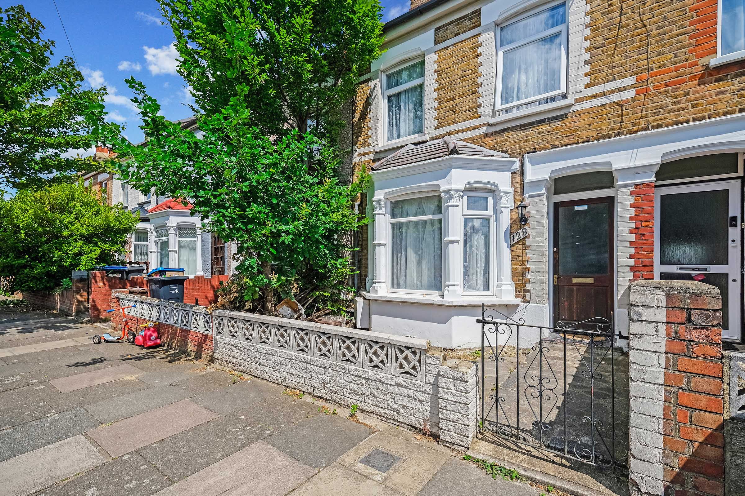 3 bed terraced house for sale in Warwick Road, London N18 Zoopla