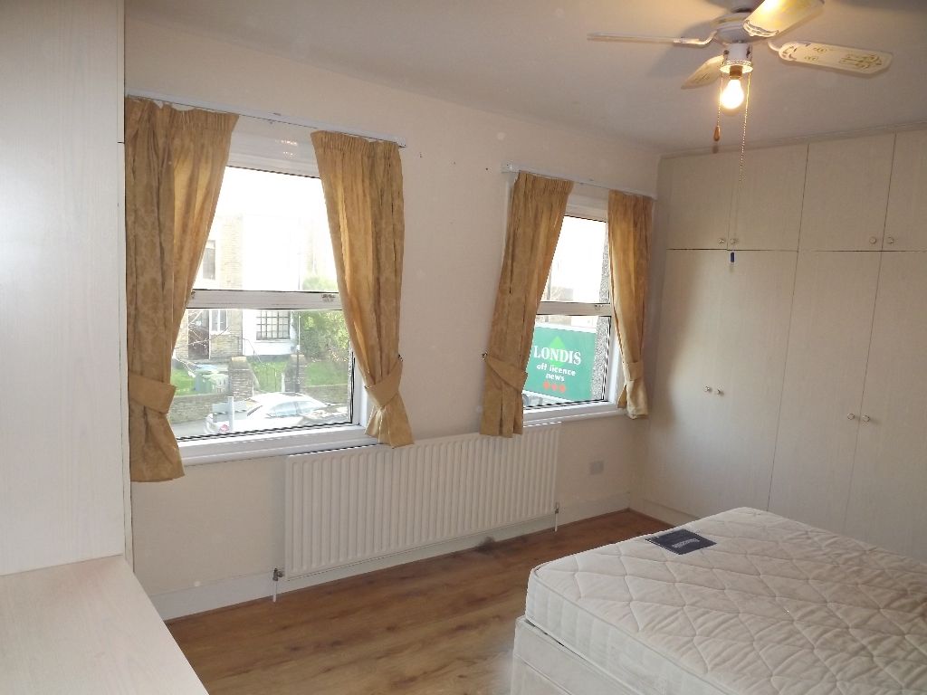 3 bed flat to rent in Gibbon Road, Nunhead, London SE15 Zoopla
