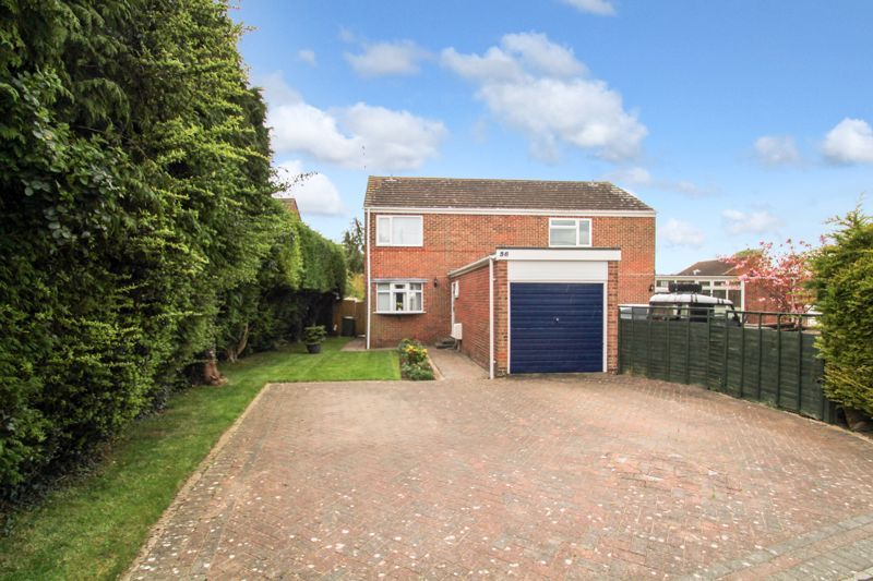 3 bed semidetached house for sale in Station Road, Chiseldon, Swindon