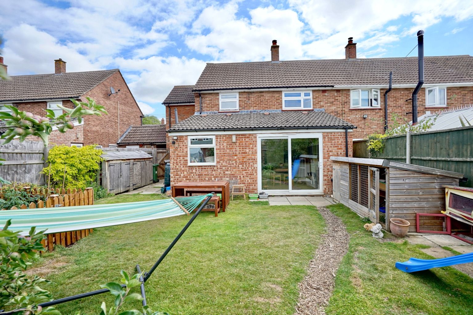 4 bed semidetached house for sale in Wantage Gardens, Little Paxton