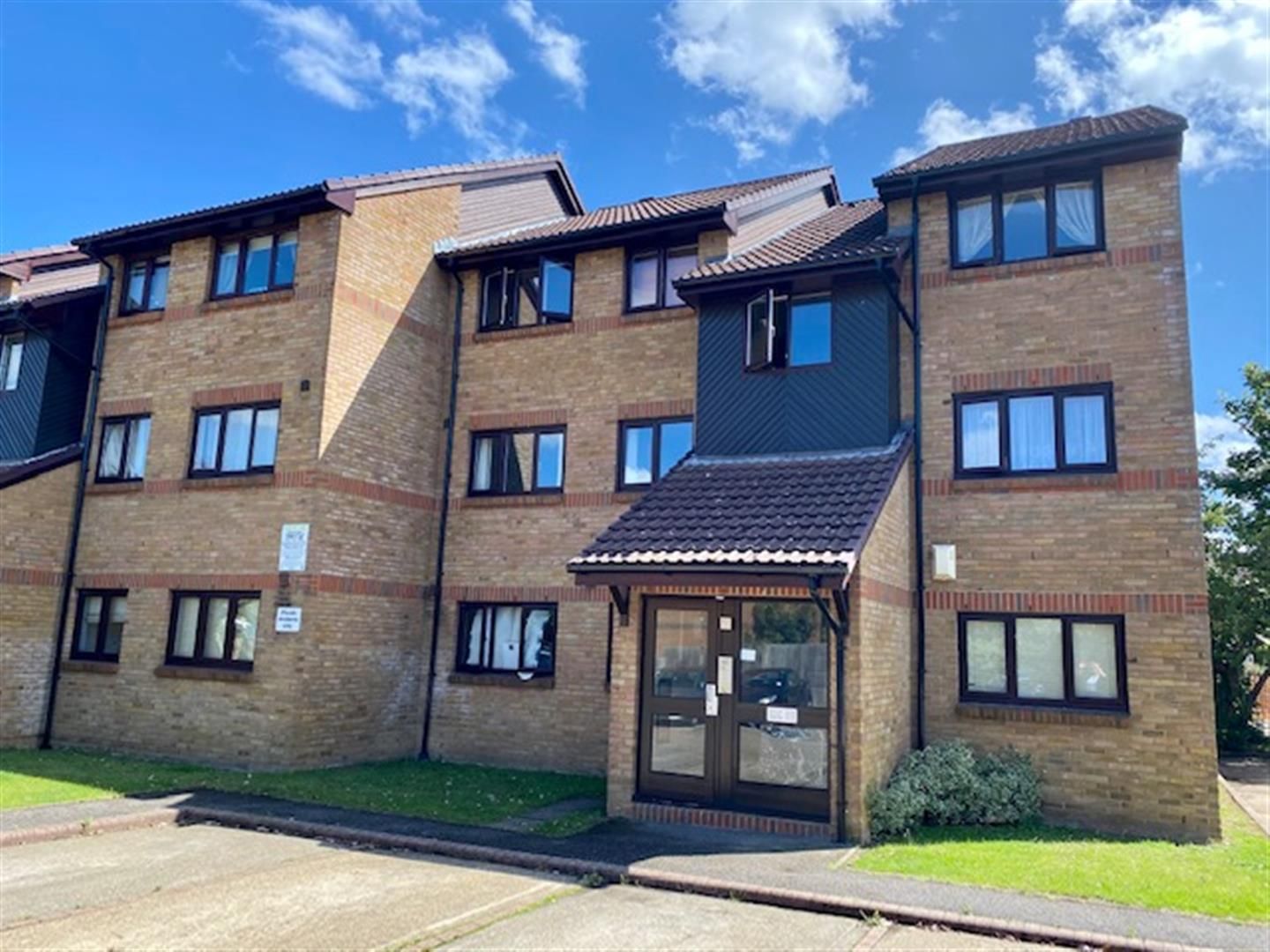 2 bed flat for sale in Littlebrook Avenue, Burnham, Slough SL2 Zoopla