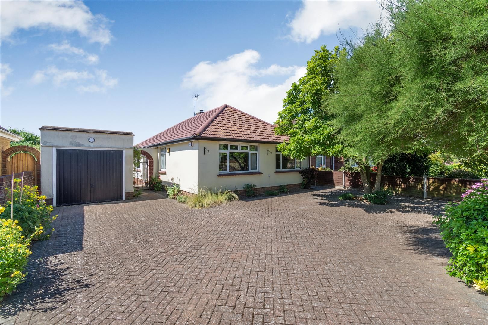 3 bed bungalow for sale in Heath Road, Barming, Maidstone ME16 Zoopla
