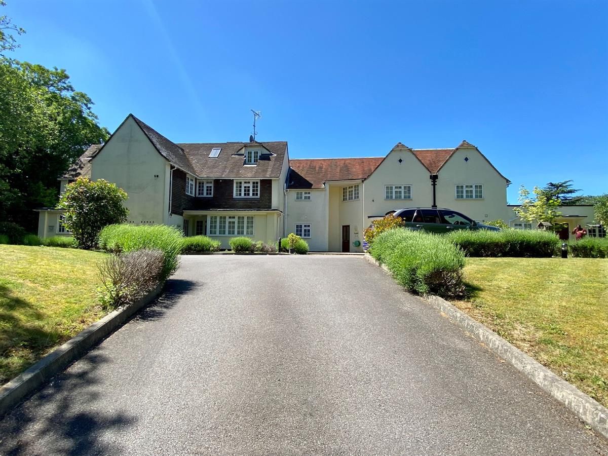 3 bed flat to rent in Great Austins House, Tilford Road, Farnham GU9