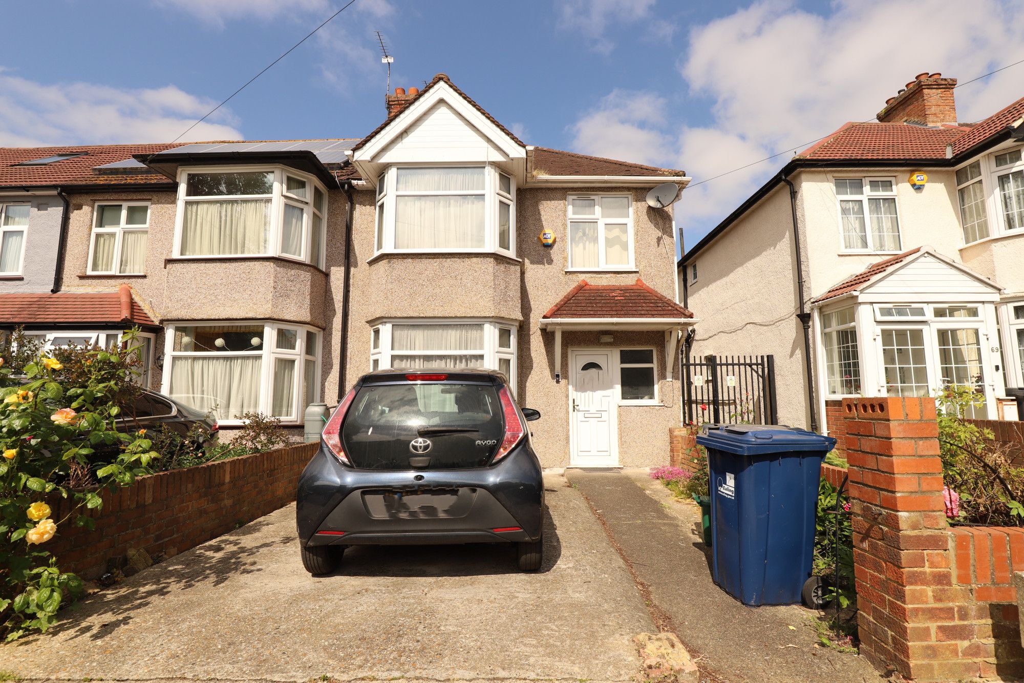 3 bed end terrace house for sale in Cranleigh Gardens, Southall