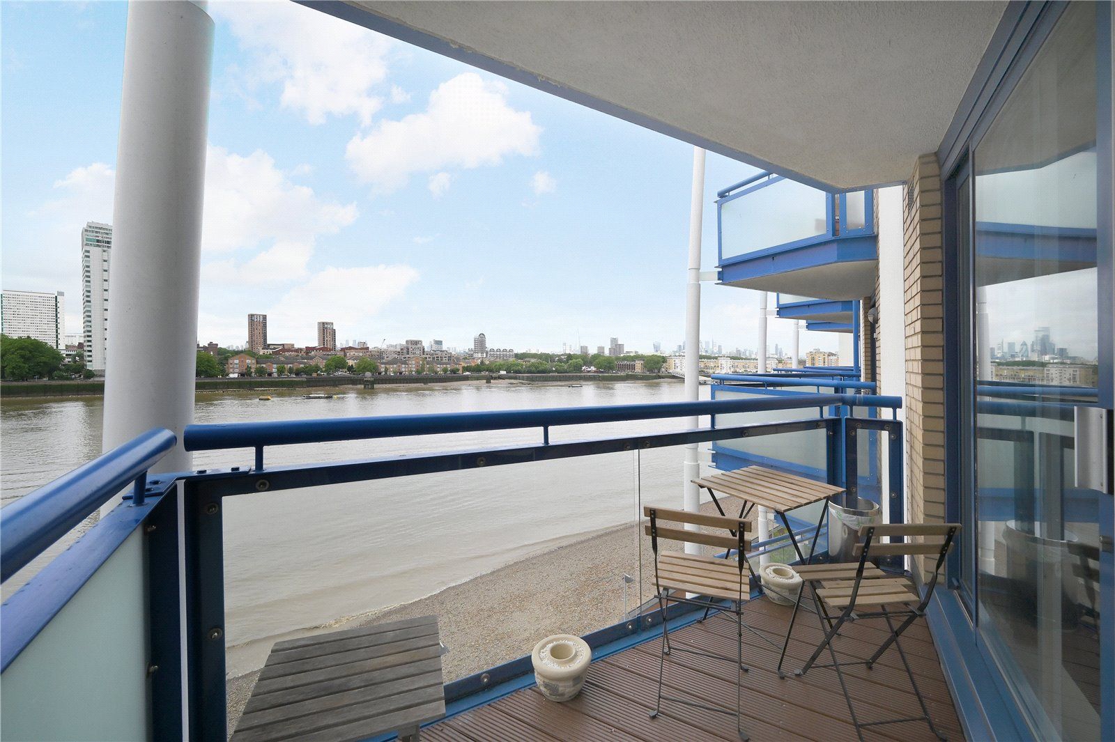 Apollo Building, 1 Newton Place, Canary Wharf, London E14  