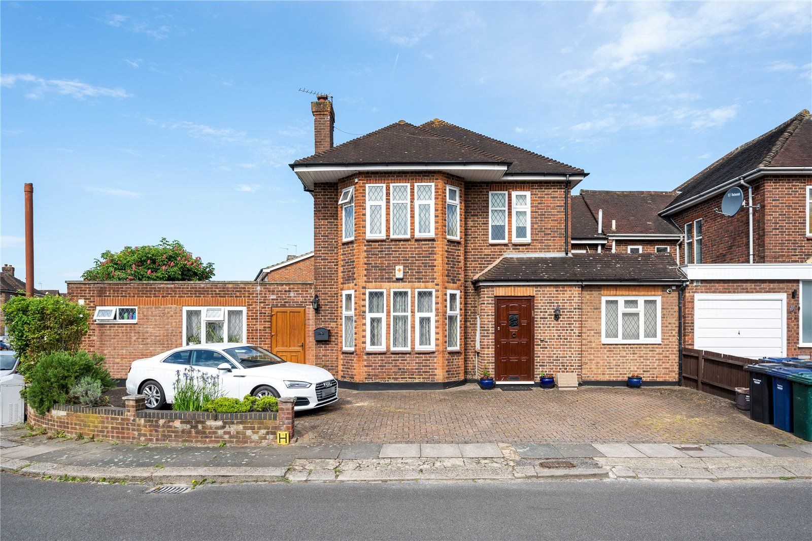 3 bed linkdetached house for sale in Gardens, Edgware HA8