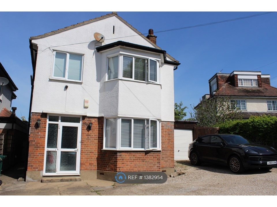 3 bed detached house to rent in Cat Hill, EN4 Zoopla