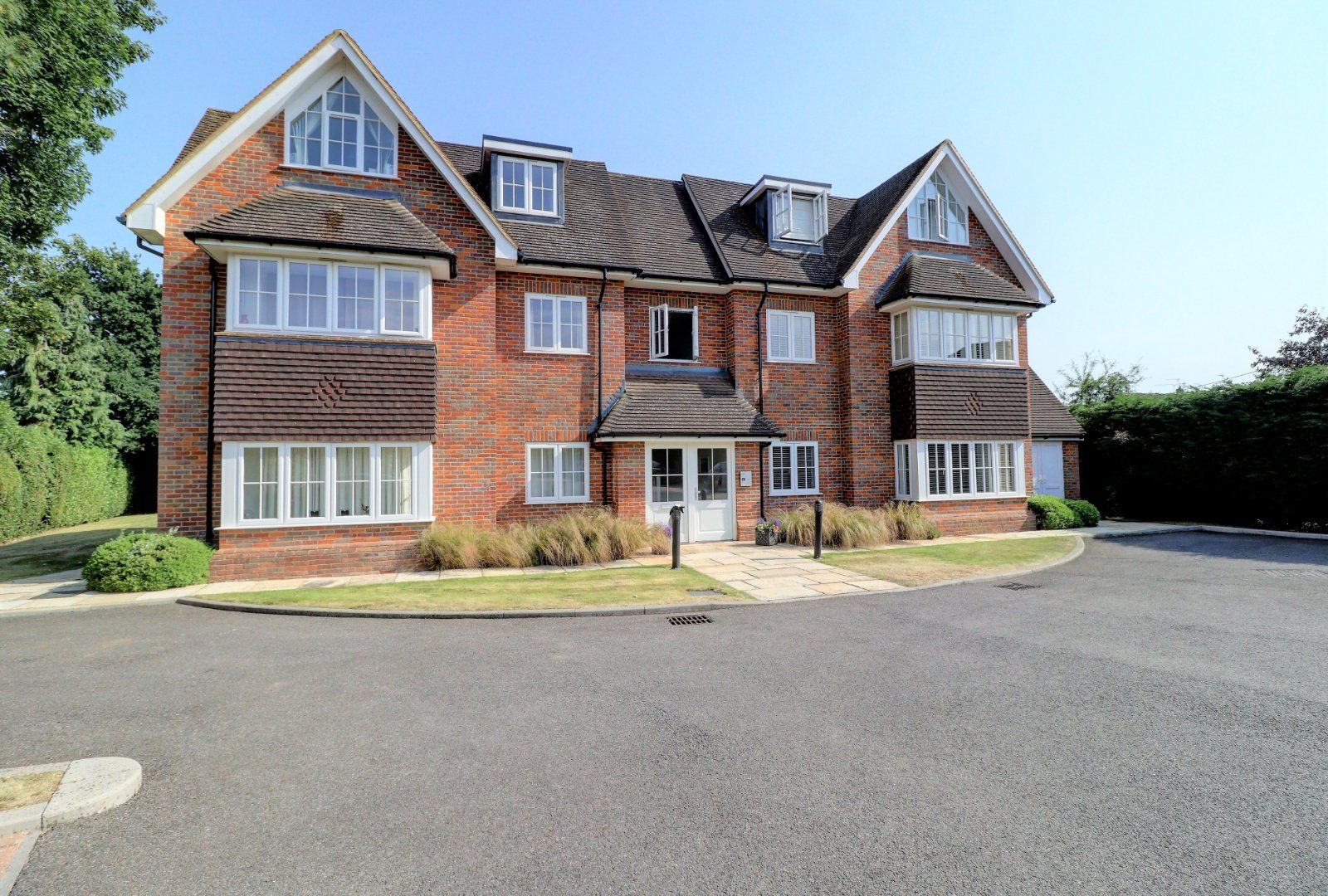 2 bed flat for sale in Hudsons Court, Long Acre, Holmer Green