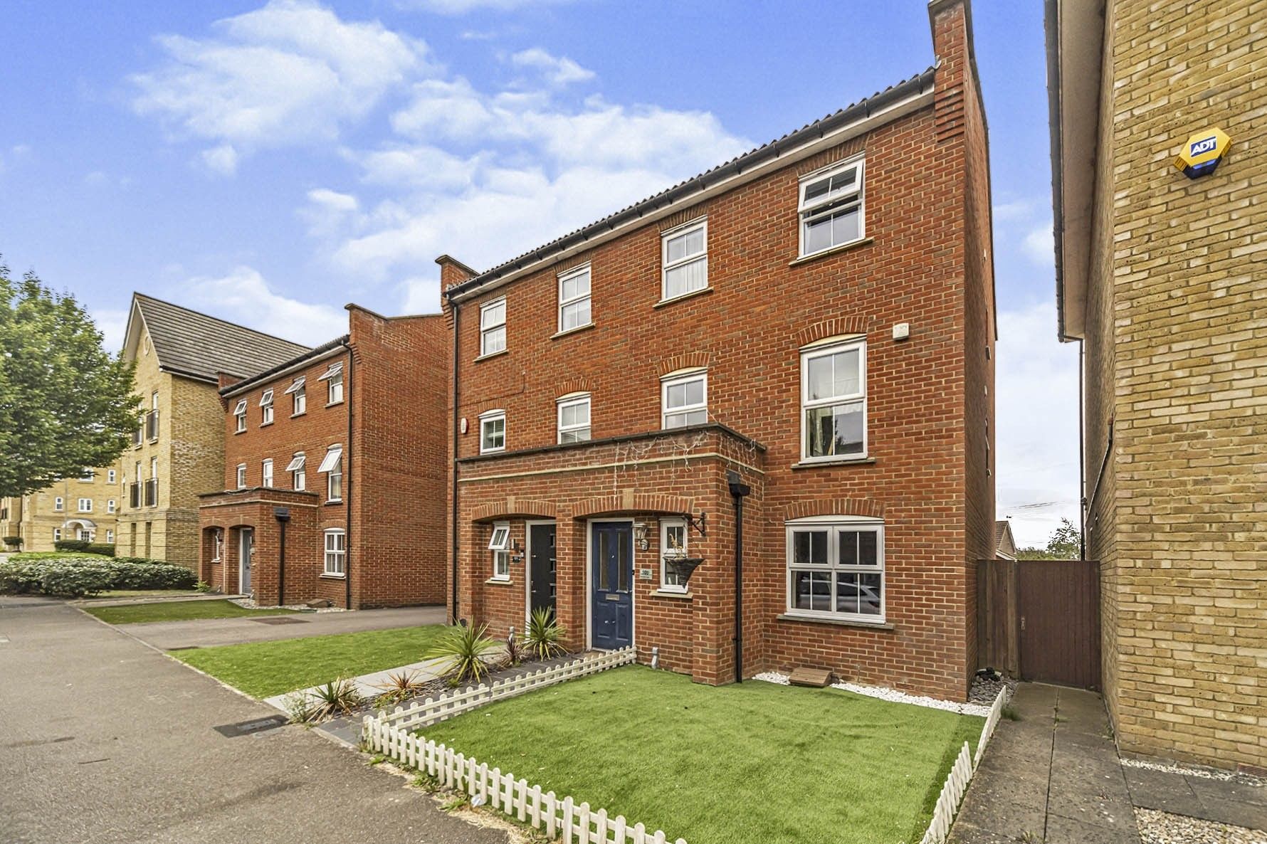 4 bed semidetached house for sale in Mendip Way, Great Ashby