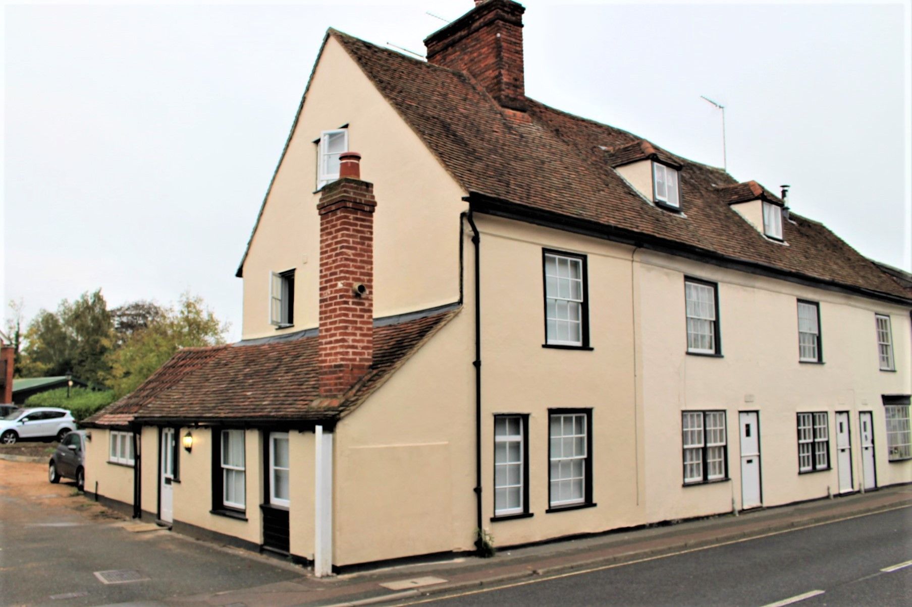 2 bed end terrace house to rent in High Street, Ingatestone, Essex