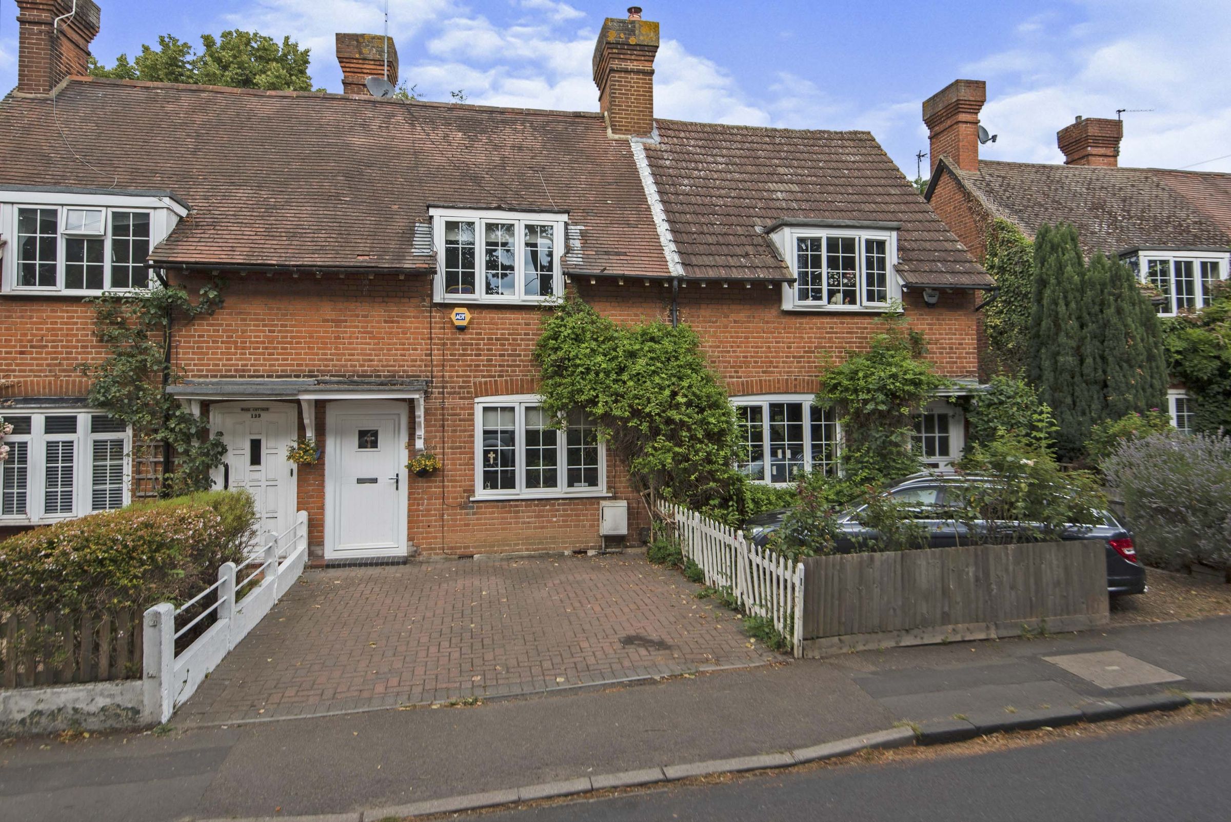 3 bed terraced house for sale in Lower Green Road, Esher KT10 Zoopla