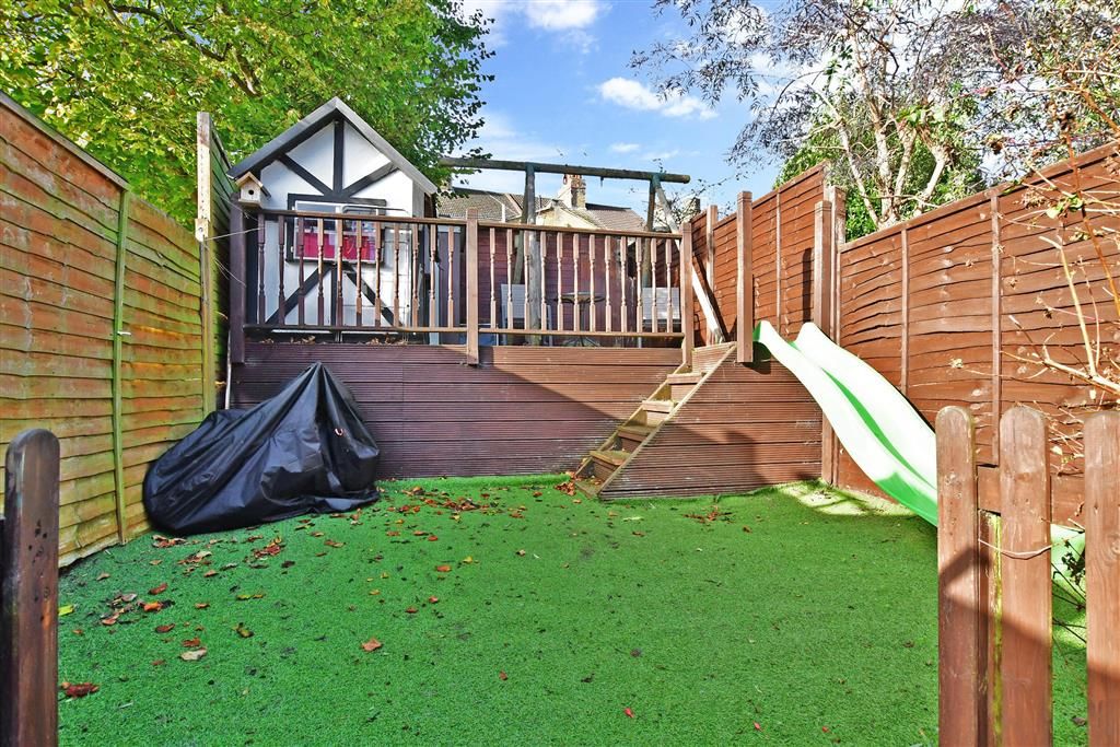 2 bed end terrace house for sale in Essex Road, Halling, Rochester