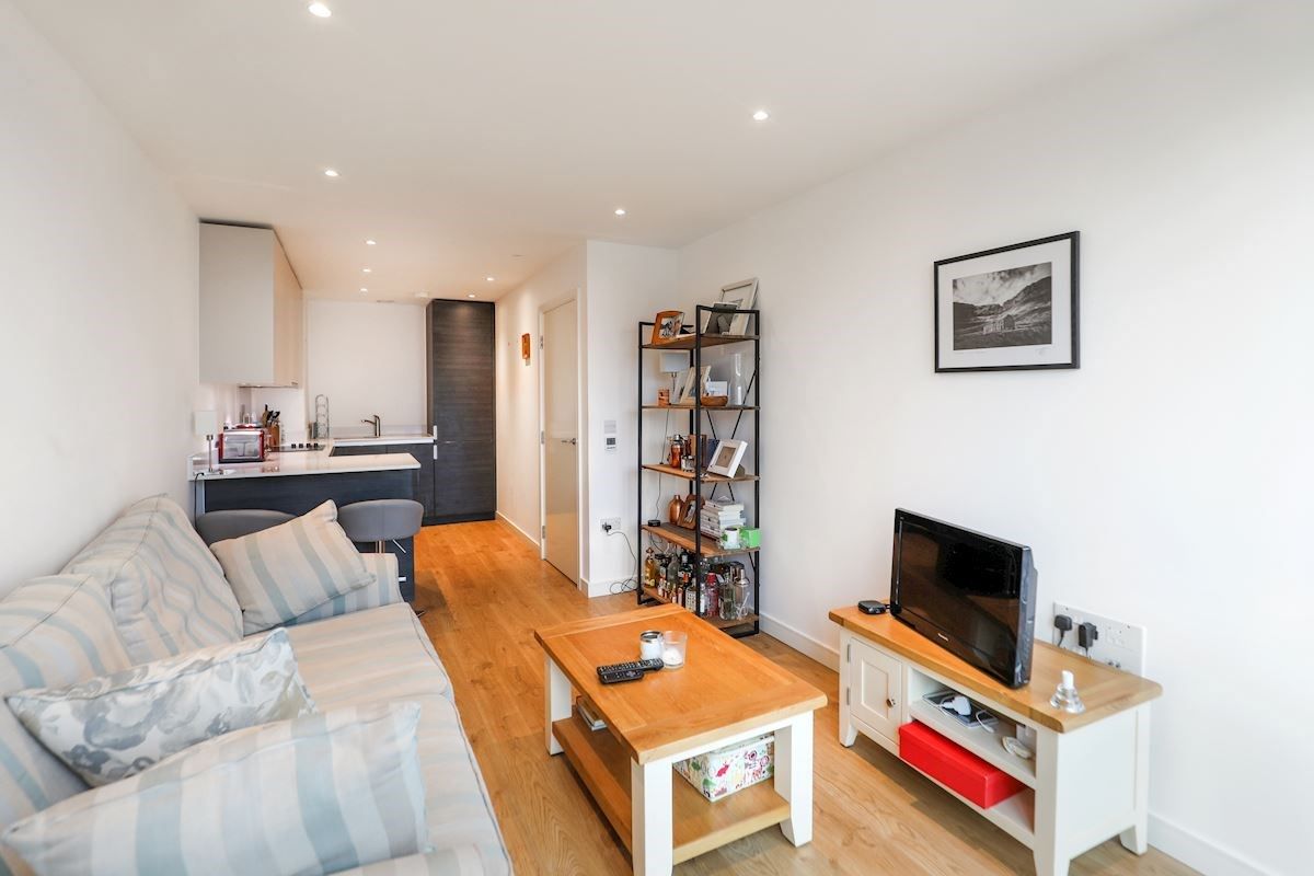 1 bed flat for sale in Pinnacle Apartments, Saffron Central Square