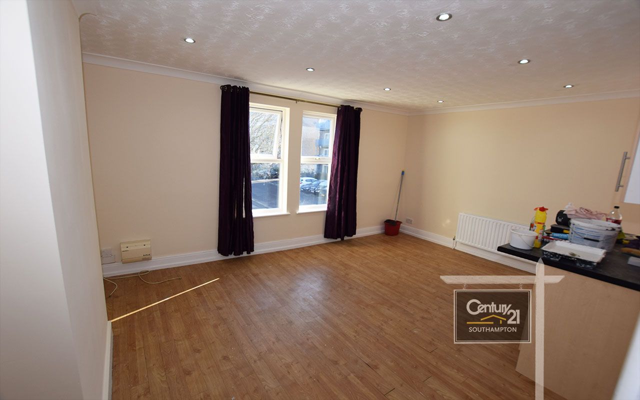 2 bed flat to rent in Ref R152024, Cranbury Road, Eastleigh SO50