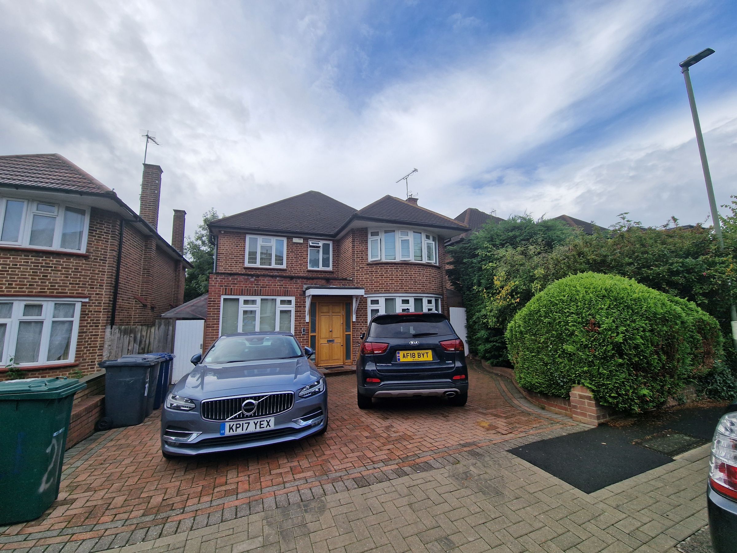 4 bed detached house to rent in Heriot Road, London NW4 Zoopla