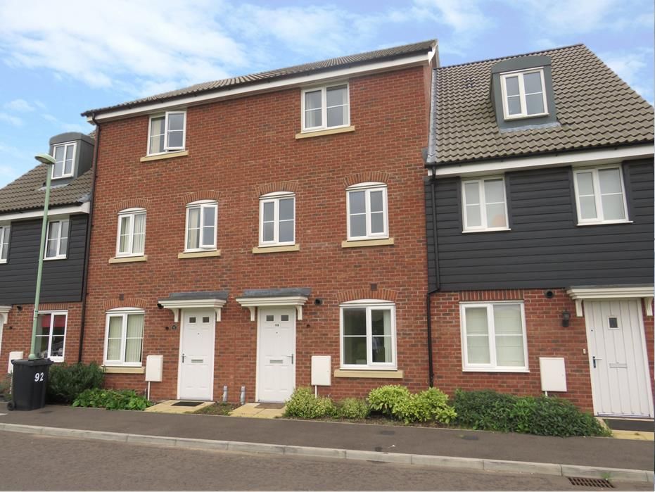4 bed town house to rent in Wintergreen Road, Red Lodge, Bury St