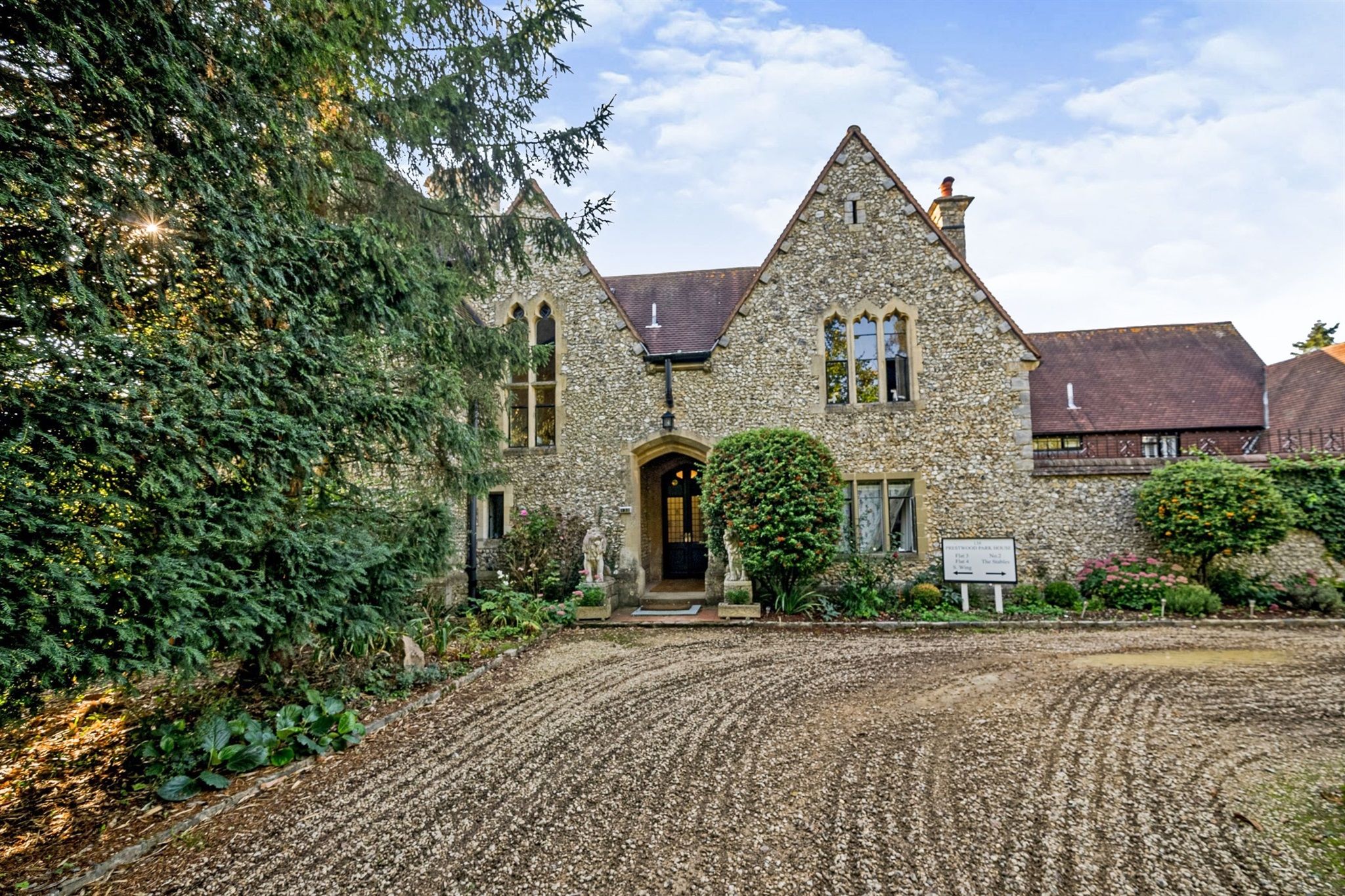 2 bed flat for sale in Road, Prestwood, Great Missenden HP16