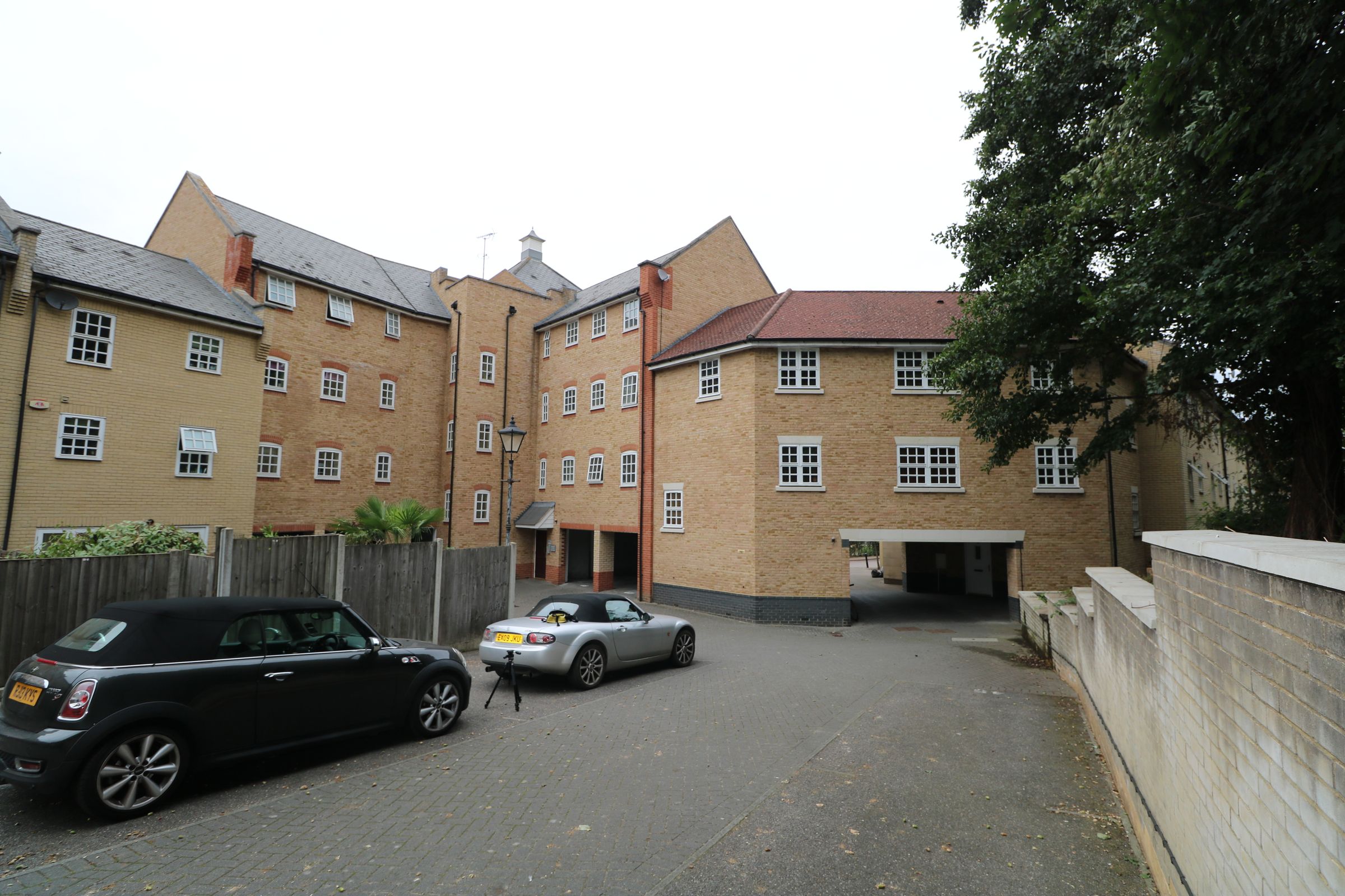 2 bed flat to rent in Albany Gardens, Colchester CO2 Zoopla