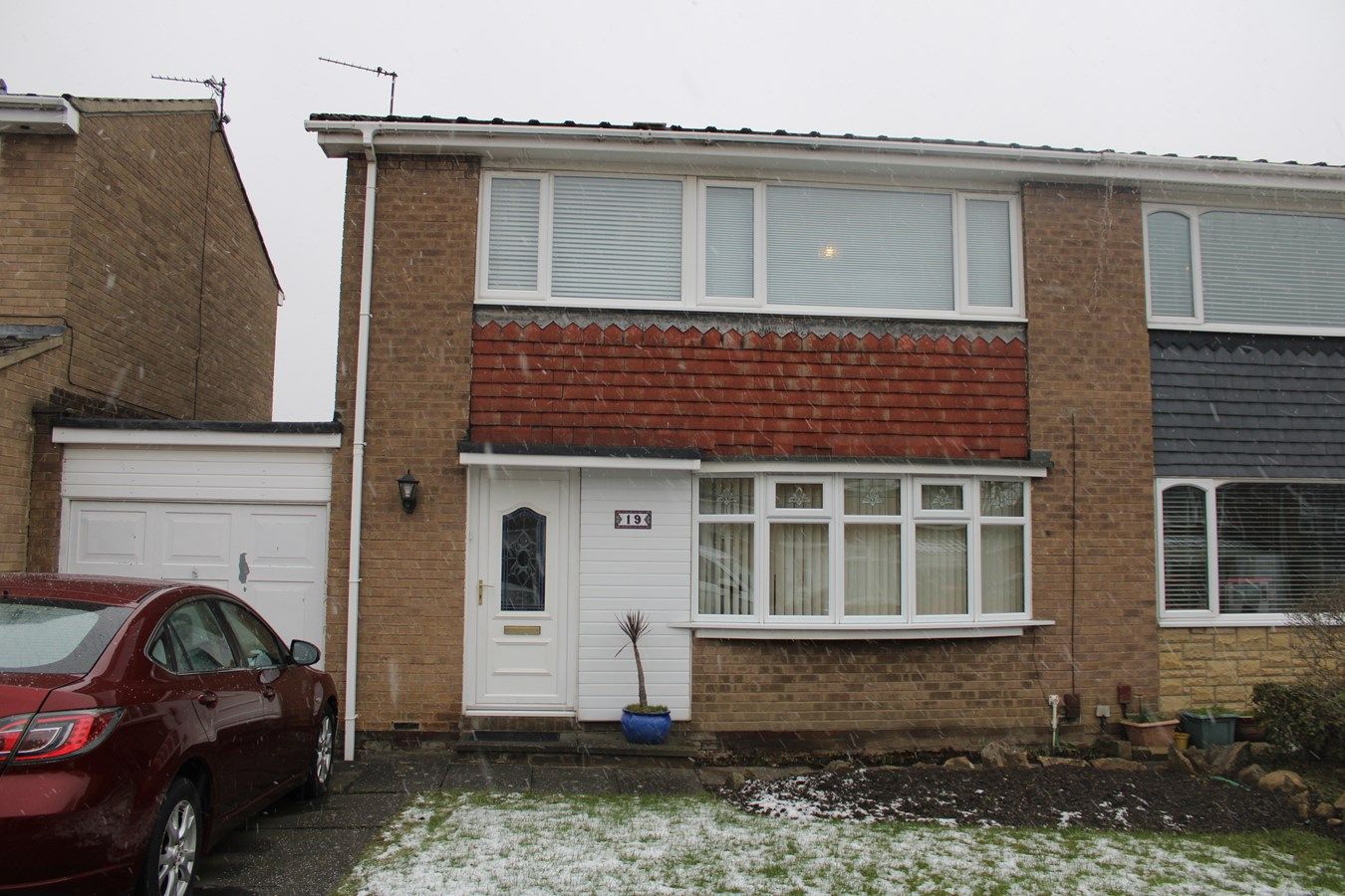 3 bed semidetached house for sale in Gracefield Close, Newcastle Upon