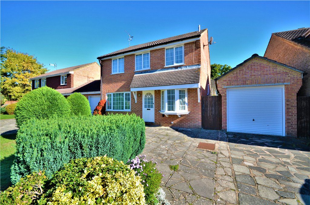 4 bed detached house for sale in Abingdon Road, Sandhurst, Berkshire
