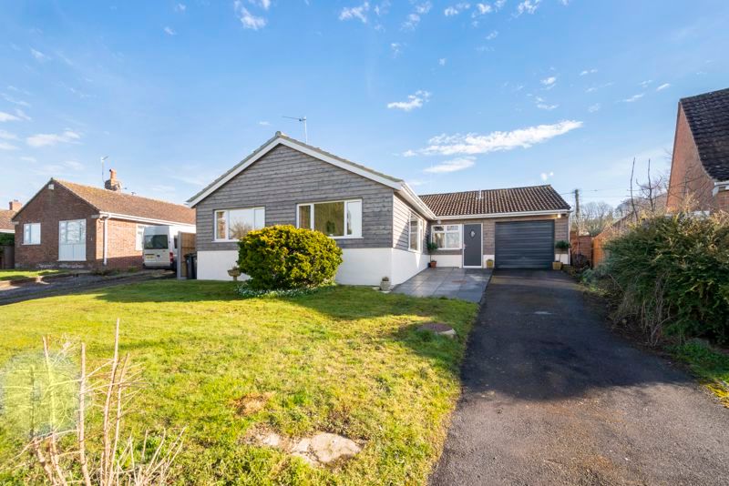 3 bed bungalow for sale in Oakwood Drive, Iwerne Minster, Blandford