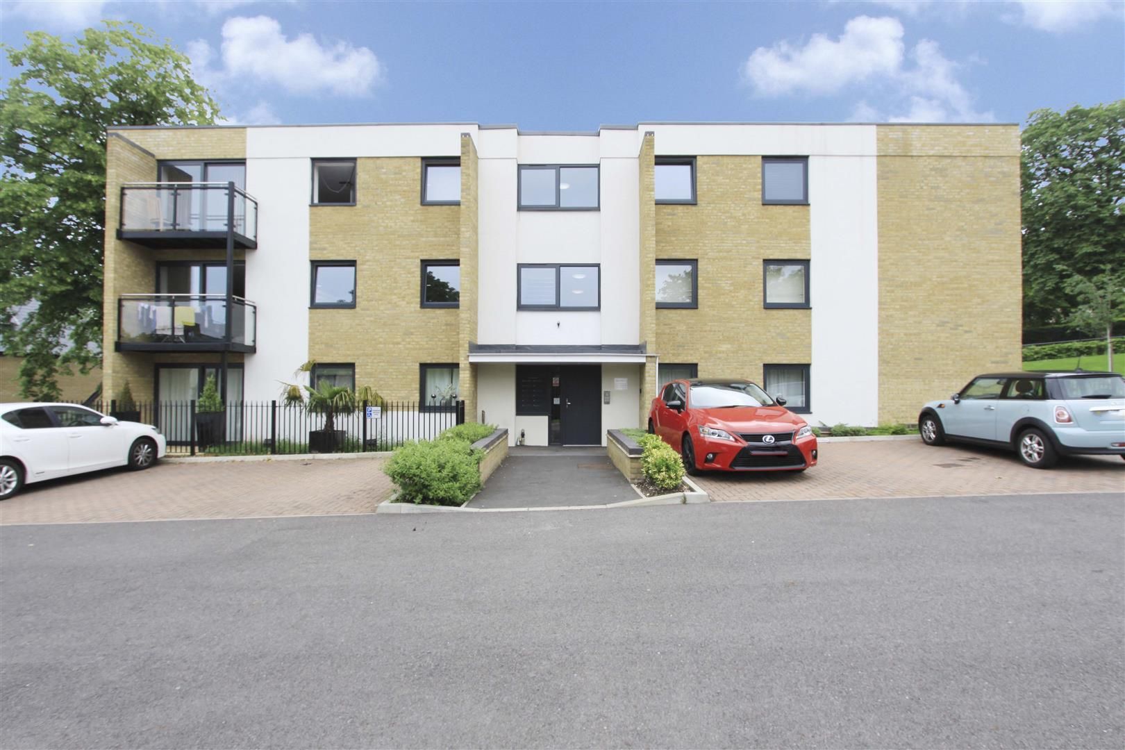 2 bed flat to rent in Jupiter Heights, Uxbridge UB10 Zoopla