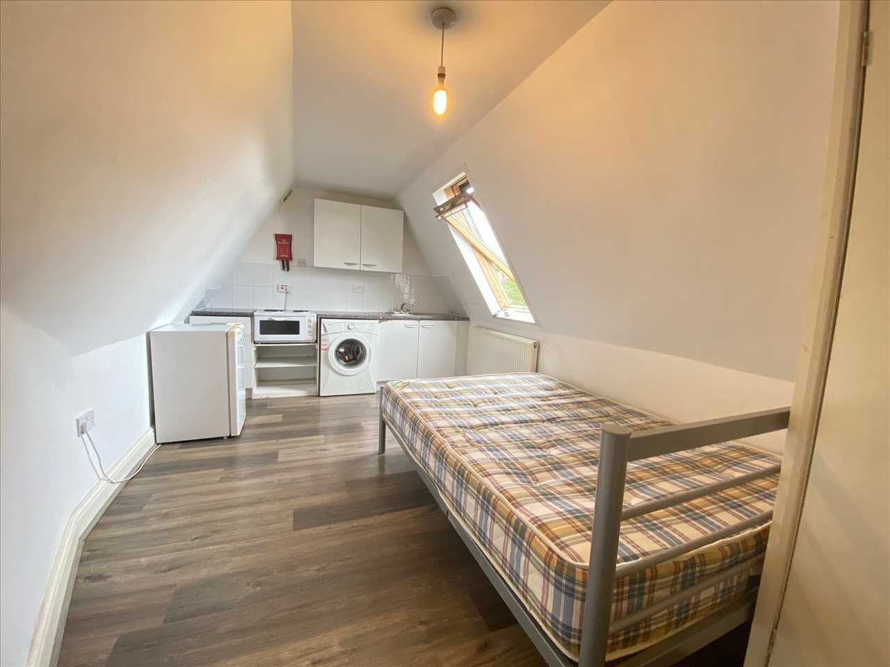 Studio to rent in Madeley Road, London W5 Zoopla