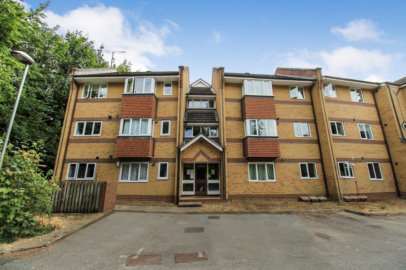 2 bed flat for sale in Armour Hill, Tilehurst, Reading RG31 Zoopla