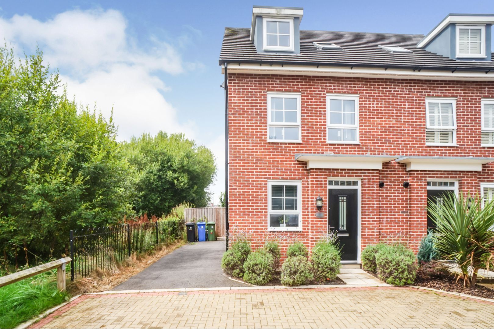 4 bed semidetached house for sale in Elder Close, Hyde SK14 Zoopla