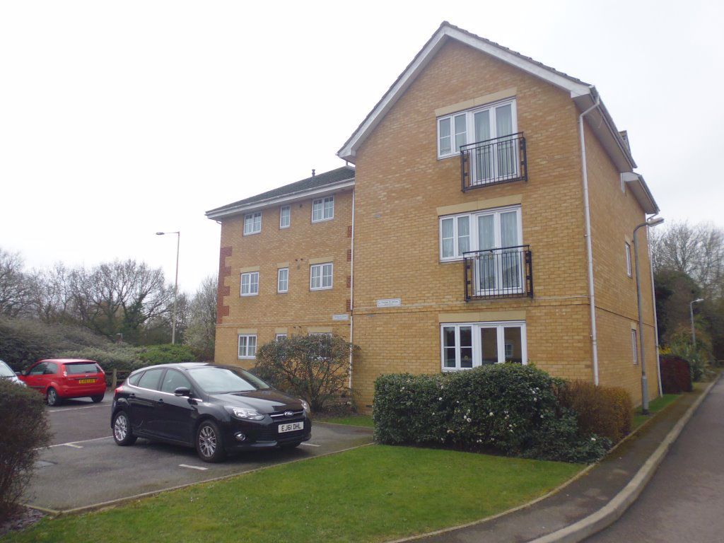 2 bed flat to rent in Browning Drive, Wickford SS12 Zoopla