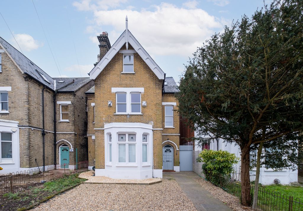 6 bed detached house to rent in Hopton Road, London SW16 Zoopla