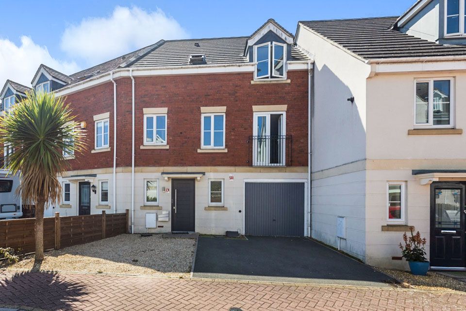 4 bed town house for sale in Siskin Drive, Cheltenham GL51 Zoopla