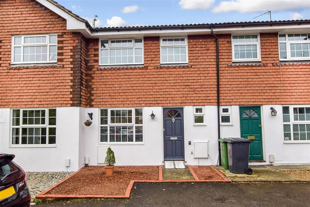 2 bed terraced house for sale in London Road, Horndean, Waterlooville