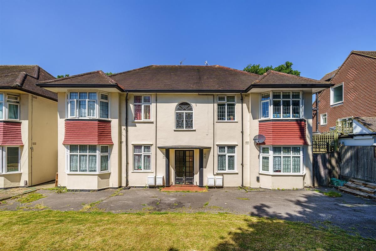 2 bed flat for sale in Cressingham Grove, Sutton SM1 Zoopla